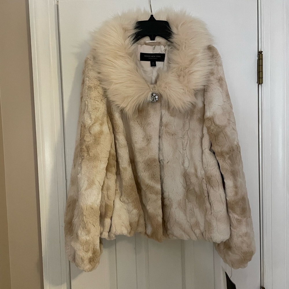 Marc New York Andrew Marc Women’s Cream Faux Fur Fashion Jacket, Size Medium